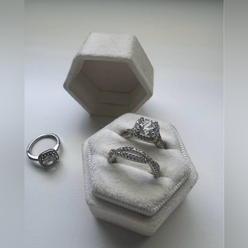 Elegant Silver Ring Set - Picture 5 of 6